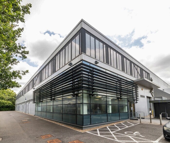 Boundary Way, Hemel Hempstead à vendre - Photo de l’immeuble – Image 2 sur 10