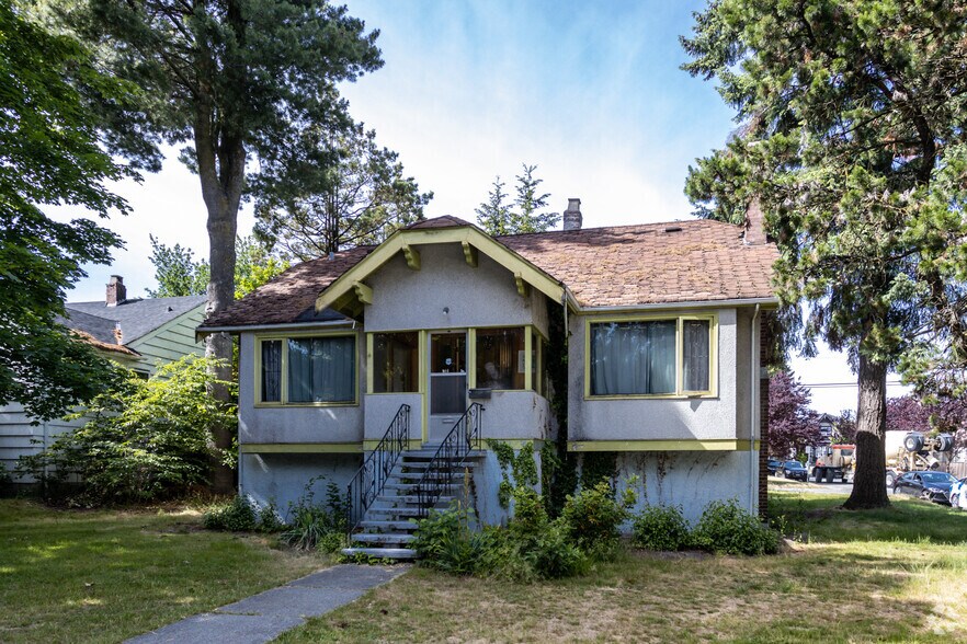 319 49th Ave, Vancouver, BC à louer - Photo de l’immeuble – Image 2 sur 4