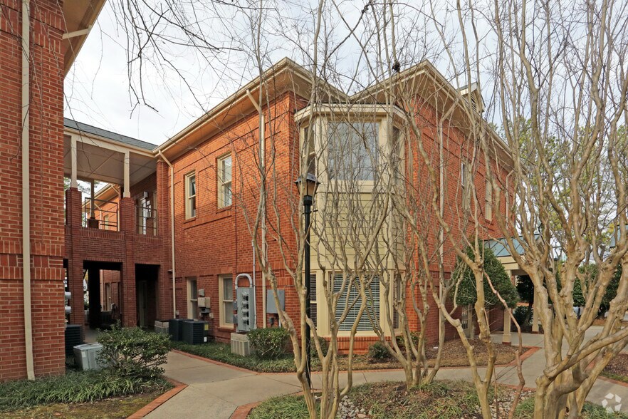 3622 Lyckan Pky, Durham, NC à louer - Photo de l’immeuble – Image 3 sur 6