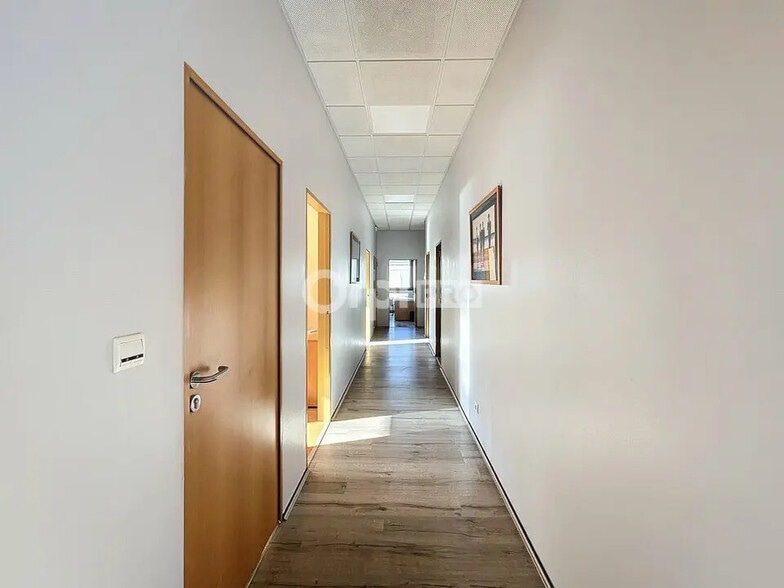 Bureau dans Saint-Quentin à louer - Photo de l’immeuble – Image 2 sur 6