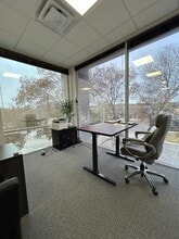 4606 Centerview, San Antonio, TX à louer Photo de l’immeuble– Image 2 sur 7