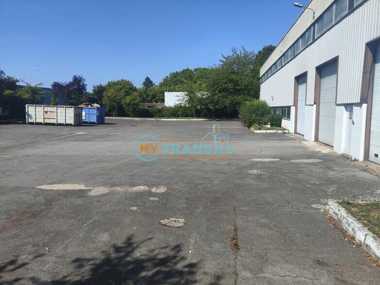 Local d’activités dans Torcy à louer - Photo de l’immeuble – Image 2 sur 31