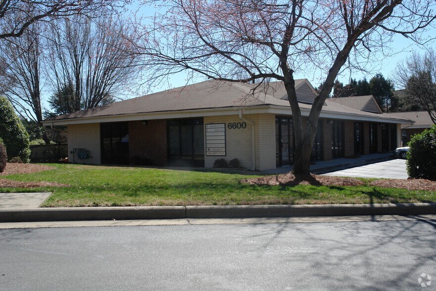 6600 E W T Harris Blvd, Charlotte, NC à louer - Photo de l’immeuble – Image 2 sur 14