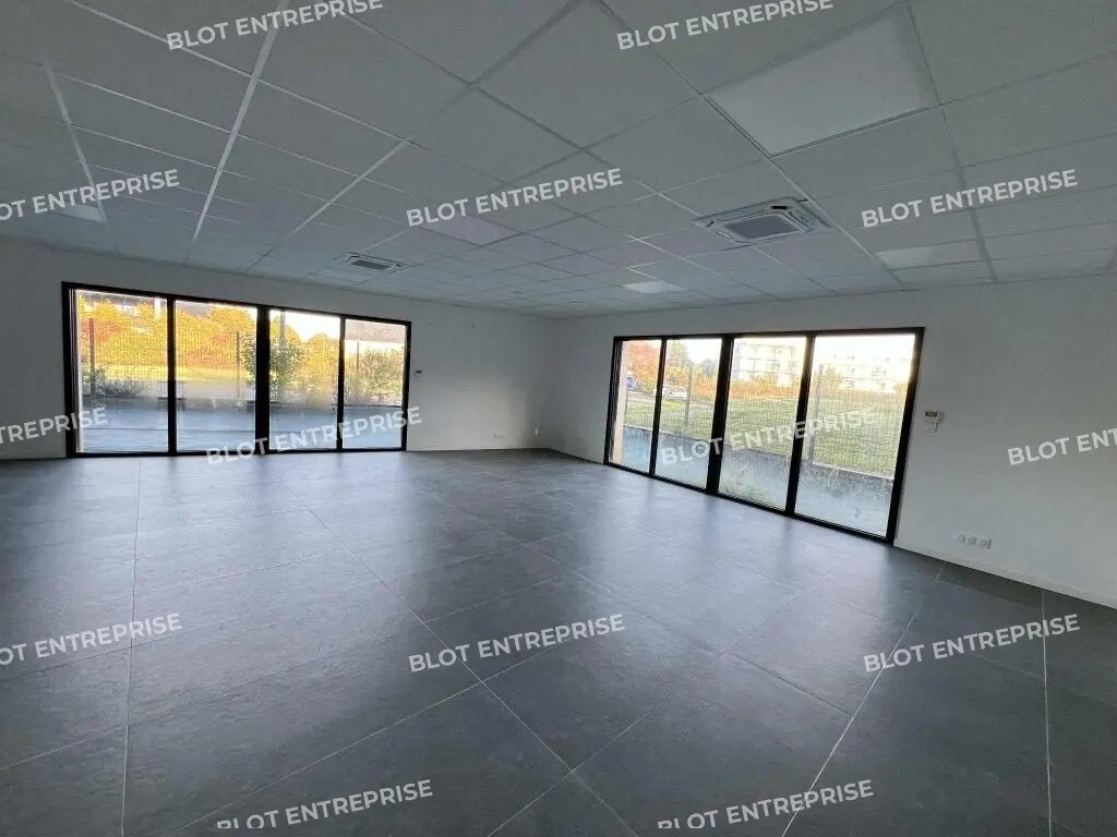 Industriel/Logistique dans Noyal-Châtillon-sur-Seiche à louer Photo intérieure– Image 1 sur 10