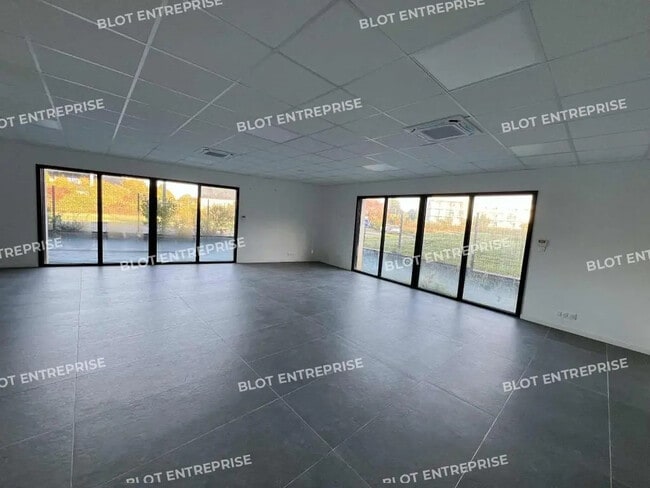 Plus de détails pour Industriel/Logistique à louer