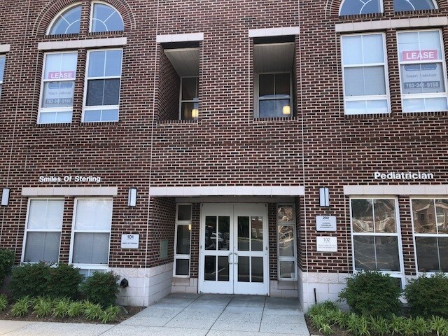 21155 Whitfield Pl, Sterling, VA à louer - Photo de l’immeuble – Image 2 sur 75
