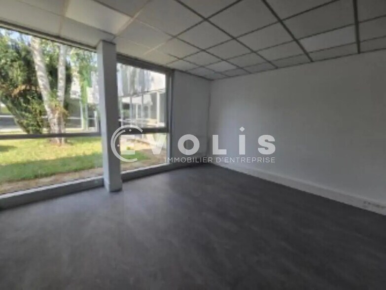 Bureau dans Villebon-sur-Yvette à louer - Photo de l’immeuble – Image 2 sur 14