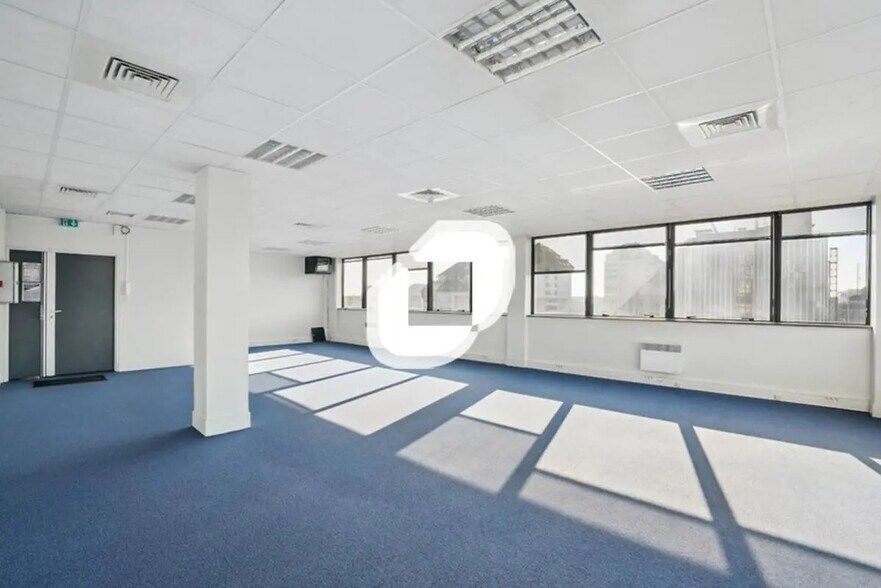 Bureau dans Noisy-le-Grand à louer - Photo de l’immeuble – Image 3 sur 13