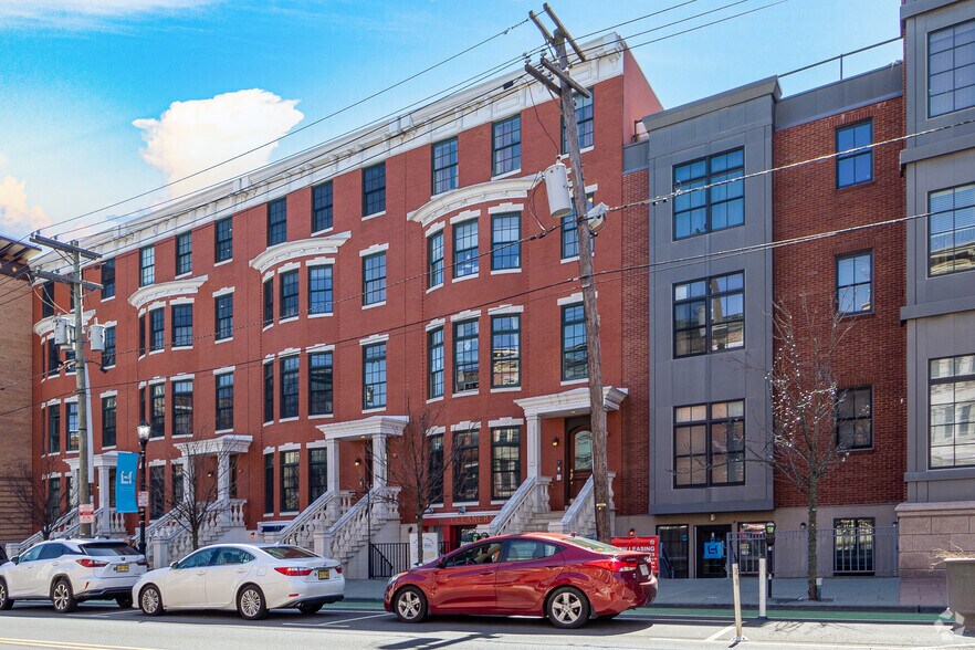 299-307 Grand St, Jersey City, NJ à louer - Photo de l’immeuble – Image 2 sur 11