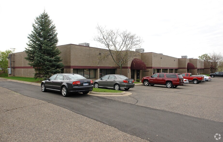 3580-3590 Hoffman Rd E, Vadnais Heights, MN à louer - Photo principale – Image 1 sur 9