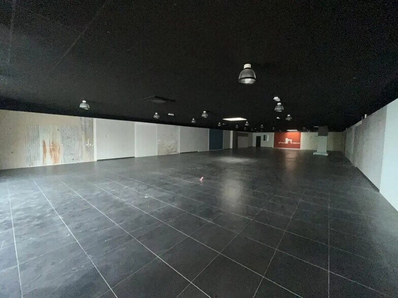 Local commercial dans Maurepas à louer - Photo intérieure – Image 2 sur 6