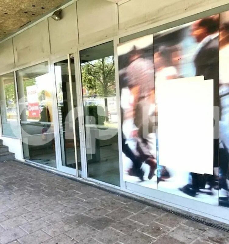 Local commercial dans Saran à louer Photo principale– Image 1 sur 6