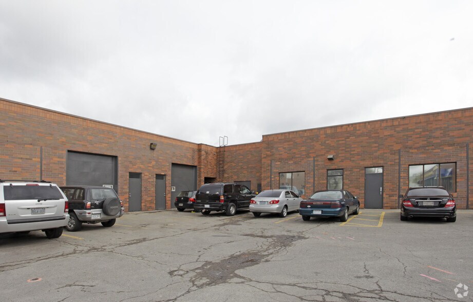 155 Clark Blvd, Brampton, ON à louer - Photo de l’immeuble – Image 2 sur 2