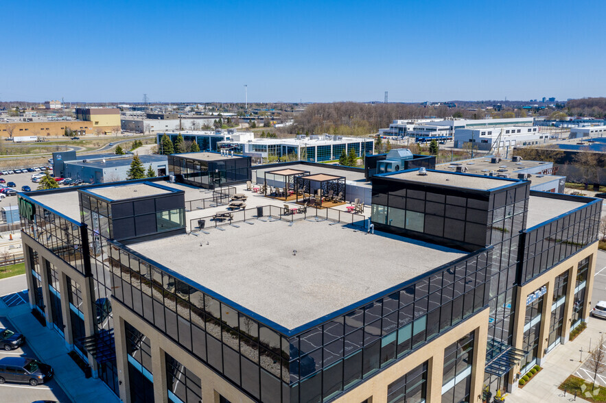 139 Northfield Dr W, Waterloo, ON à louer - Photo de l’immeuble – Image 3 sur 6