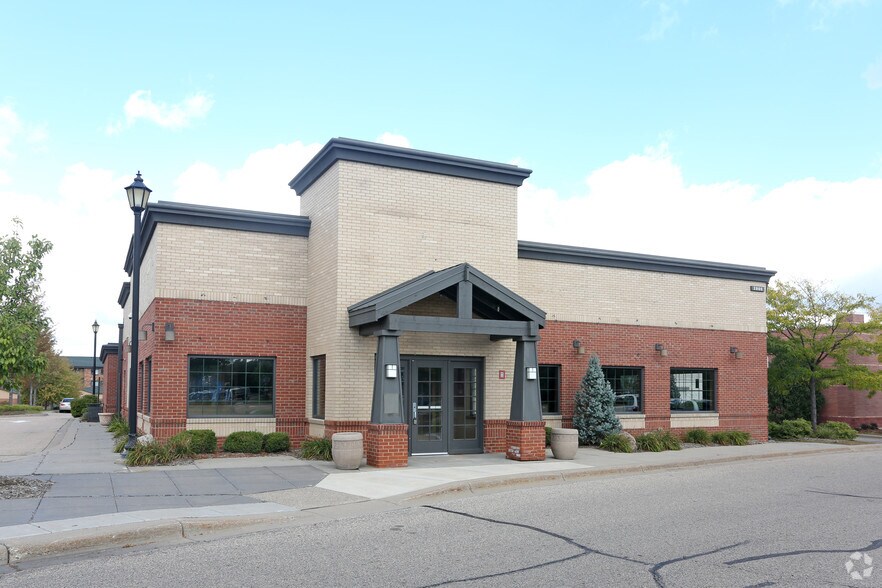 2800 39th Ave NE, Saint Anthony, MN à louer - Photo principale – Image 1 sur 4