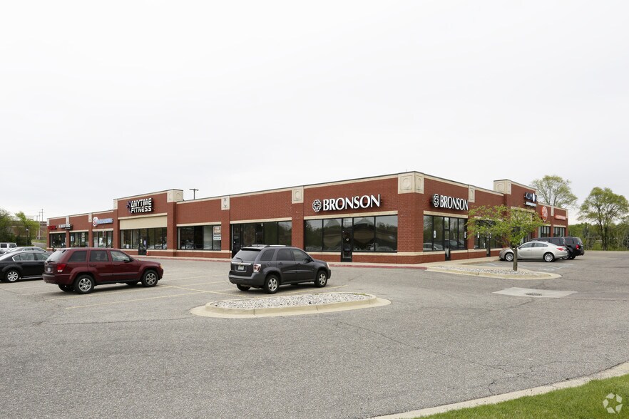 129-165 W Centre Ave, Portage, MI à louer - Photo de l’immeuble – Image 2 sur 5
