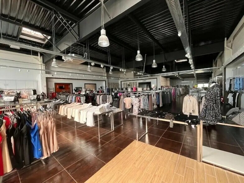 Local commercial dans Vannes à louer - Photo de l’immeuble – Image 1 sur 5