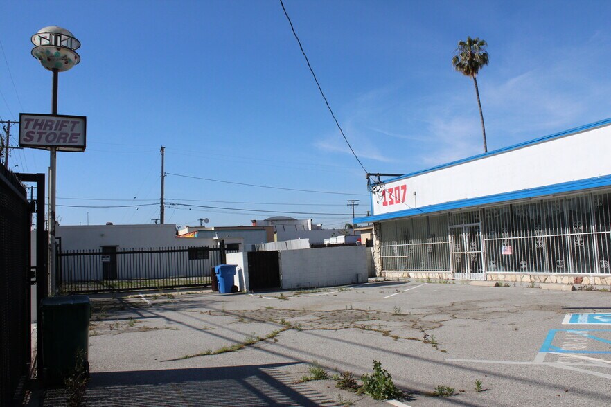 1307 N Long Beach Blvd, Compton, CA à vendre - Photo de l’immeuble – Image 3 sur 13