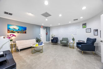 150 NW 70th Ave, Plantation, FL à louer Photo intérieure– Image 2 sur 14