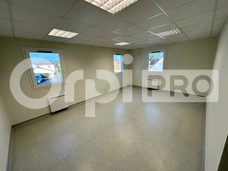 Bureau dans Gometz-le-Châtel à louer - Photo de l’immeuble – Image 1 sur 4