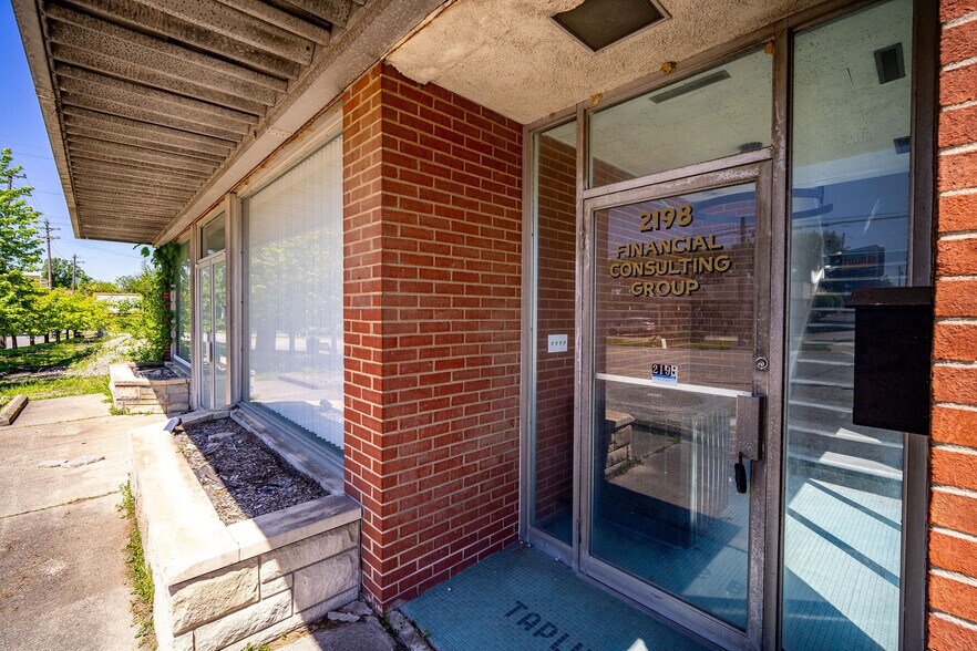2198 Losantiville Ave, Cincinnati, OH à louer - Photo de l’immeuble – Image 3 sur 28