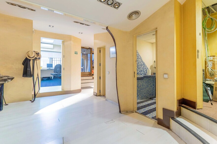 Immeuble residentiel dans Madrid, Madrid à vendre - Photo de l’immeuble – Image 1 sur 3