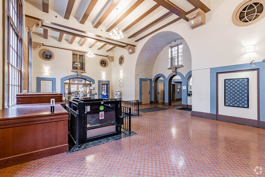 304 Wood St, Pittsburgh, PA à louer - Hall d’entrée – Image 3 sur 12