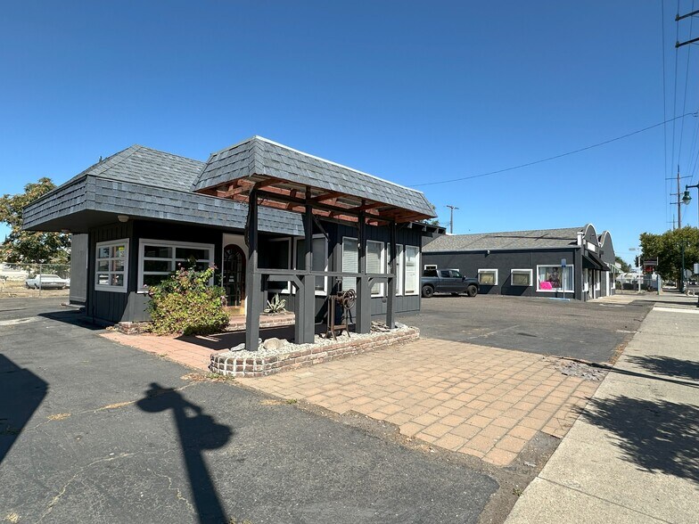 1 N Cherokee Ln & 543 E Pine St, Lodi, CA à vendre - Photo de l’immeuble – Image 3 sur 7