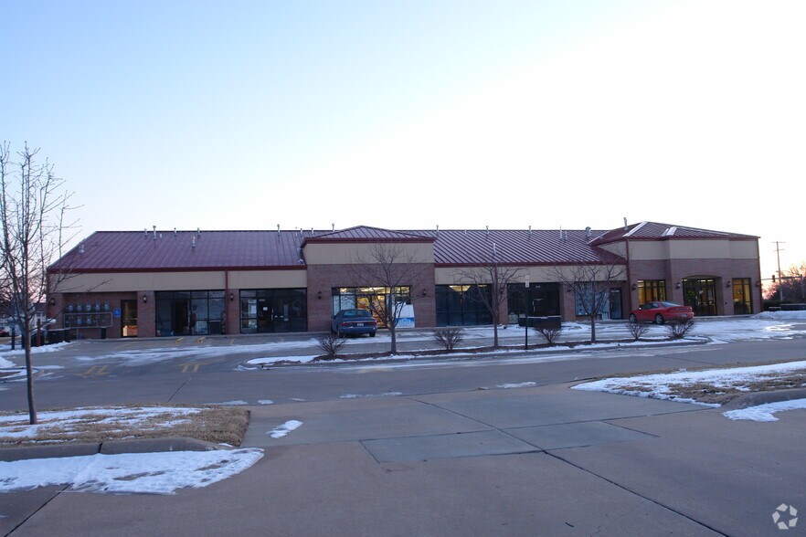 2101-2114 E Crawford St, Salina, KS à louer - Photo de l’immeuble – Image 3 sur 10