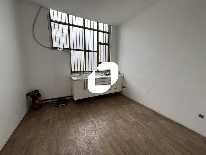 Bureau dans Évry-Courcouronnes à louer - Photo de l’immeuble – Image 3 sur 12
