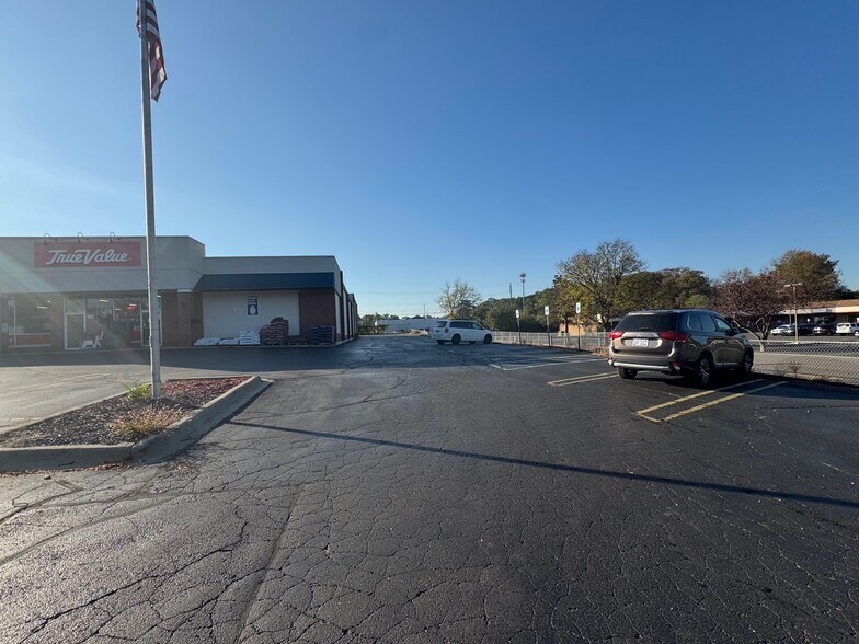 33503-33533 5 Mile Rd, Livonia, MI à vendre - Photo de l’immeuble – Image 3 sur 8