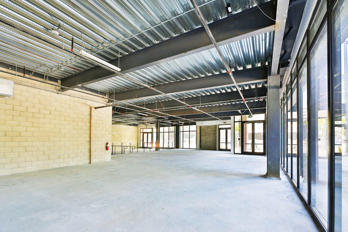 900 Gayley Ave, Los Angeles, CA 90024 - Lot 102 -  - Photo intérieure - Image 1 of 1