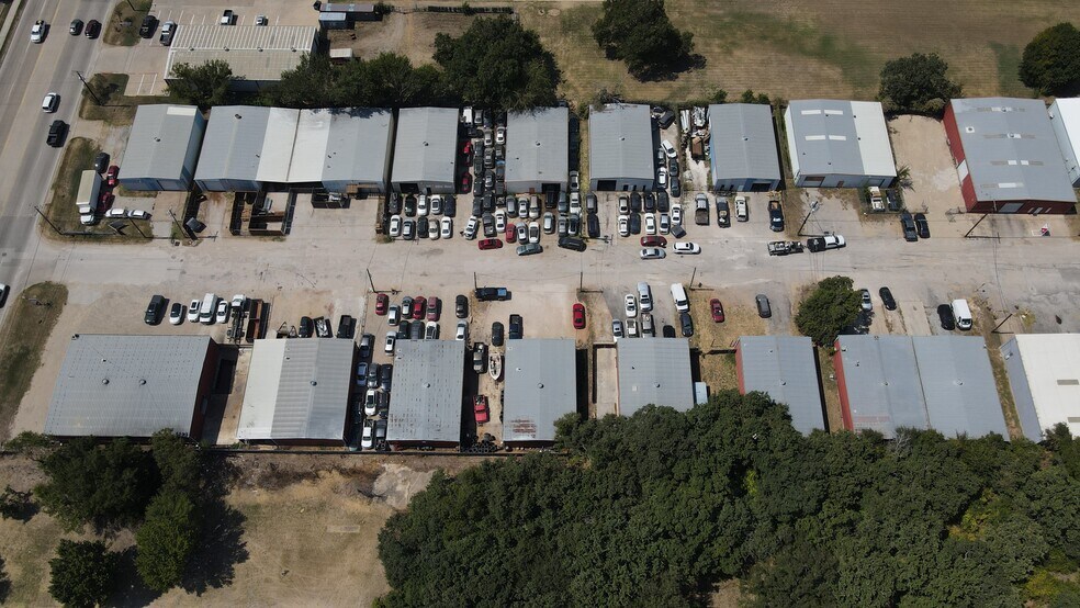 108 Industrial Dr, Kennedale, TX à louer - Photo de l’immeuble – Image 2 sur 7