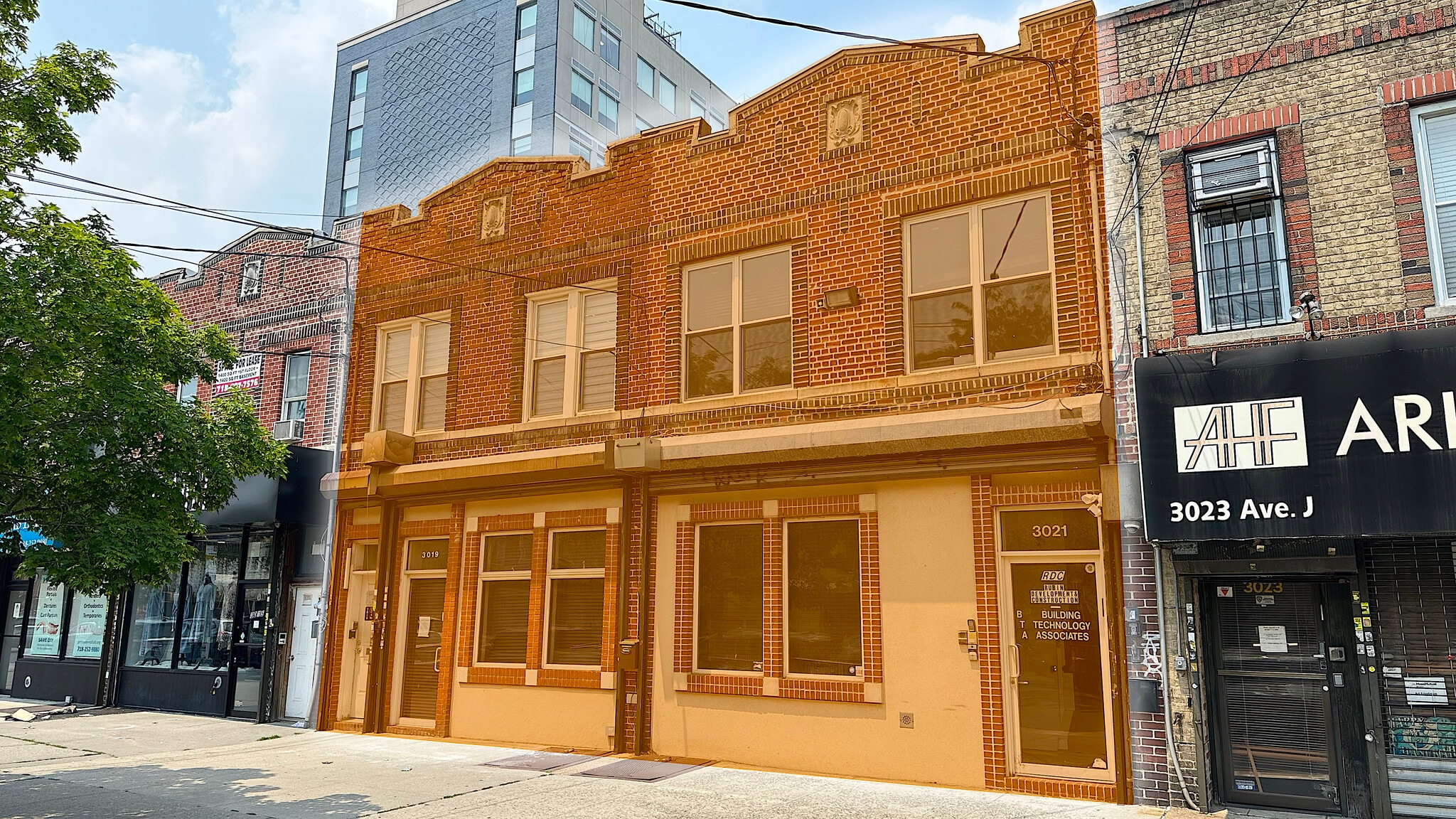 3019 - 3021 Avenue J portefeuille de 2 biens à vendre sur LoopNet.fr Photo principale– Image 1 sur 17