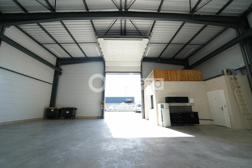 147 Rue De L'Aeropostale, Colombier-Saugnieu à louer - Photo intérieure – Image 2 sur 9