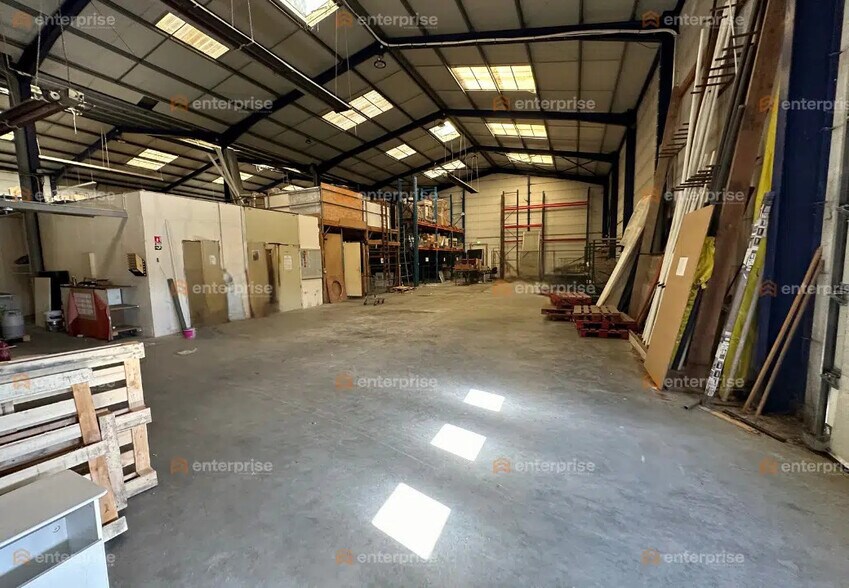 Local d'activités dans Avelin à vendre - Photo de l’immeuble – Image 2 sur 10