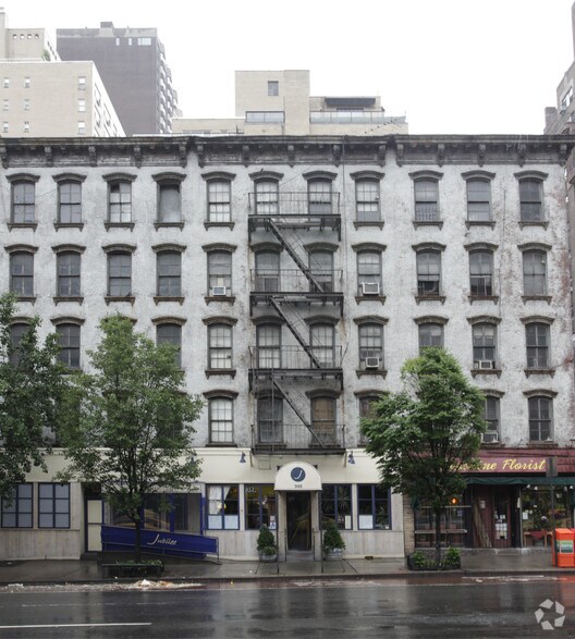 946-948 1st Ave, New York, NY à louer - Photo de l’immeuble – Image 2 sur 9