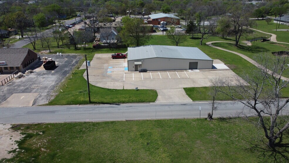 908 N Broughton St, Sherman, TX à louer - Photo de l’immeuble – Image 1 sur 12