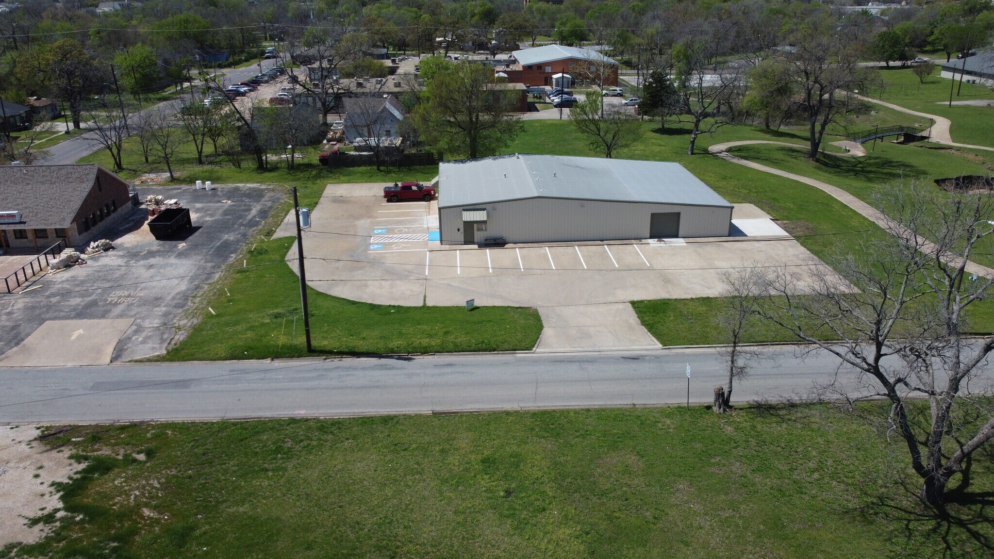 908 N Broughton St, Sherman, TX à louer Photo de l’immeuble– Image 1 sur 13