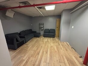3210 37th Ave, Long Island City, NY à louer Photo intérieure– Image 2 sur 6