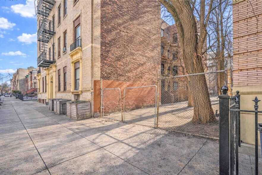 1404A Pacific Street, Brooklyn, NY à vendre - Photo de l’immeuble – Image 3 sur 6