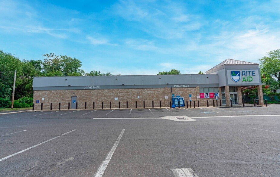 2503 Welsh Rd, Philadelphia, PA à louer - Photo de l’immeuble – Image 2 sur 5