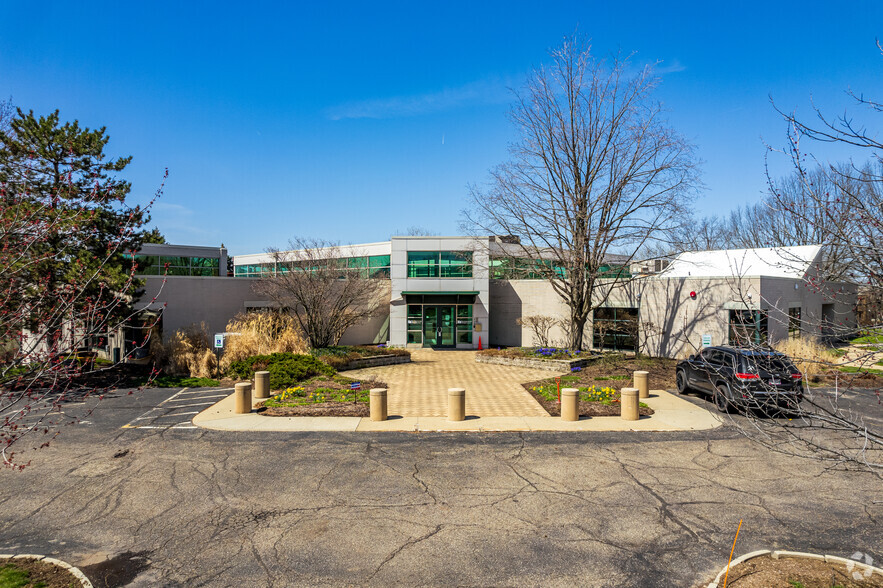 450 Grant St, Akron, OH à vendre - Photo principale – Image 1 sur 22