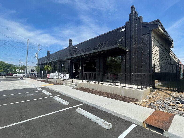 2600-2602 Fessey Park Rd, Nashville, TN à louer - Photo de l’immeuble – Image 3 sur 11