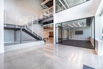 19900 Plummer St, Chatsworth, CA à louer Photo de l’immeuble– Image 2 sur 12