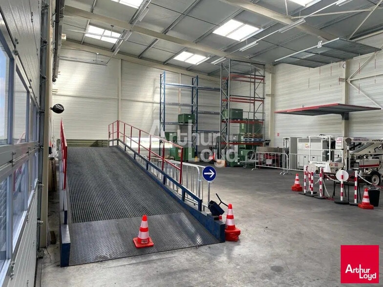 Local d’activités dans Villebarou à louer - Photo intérieure – Image 2 sur 2