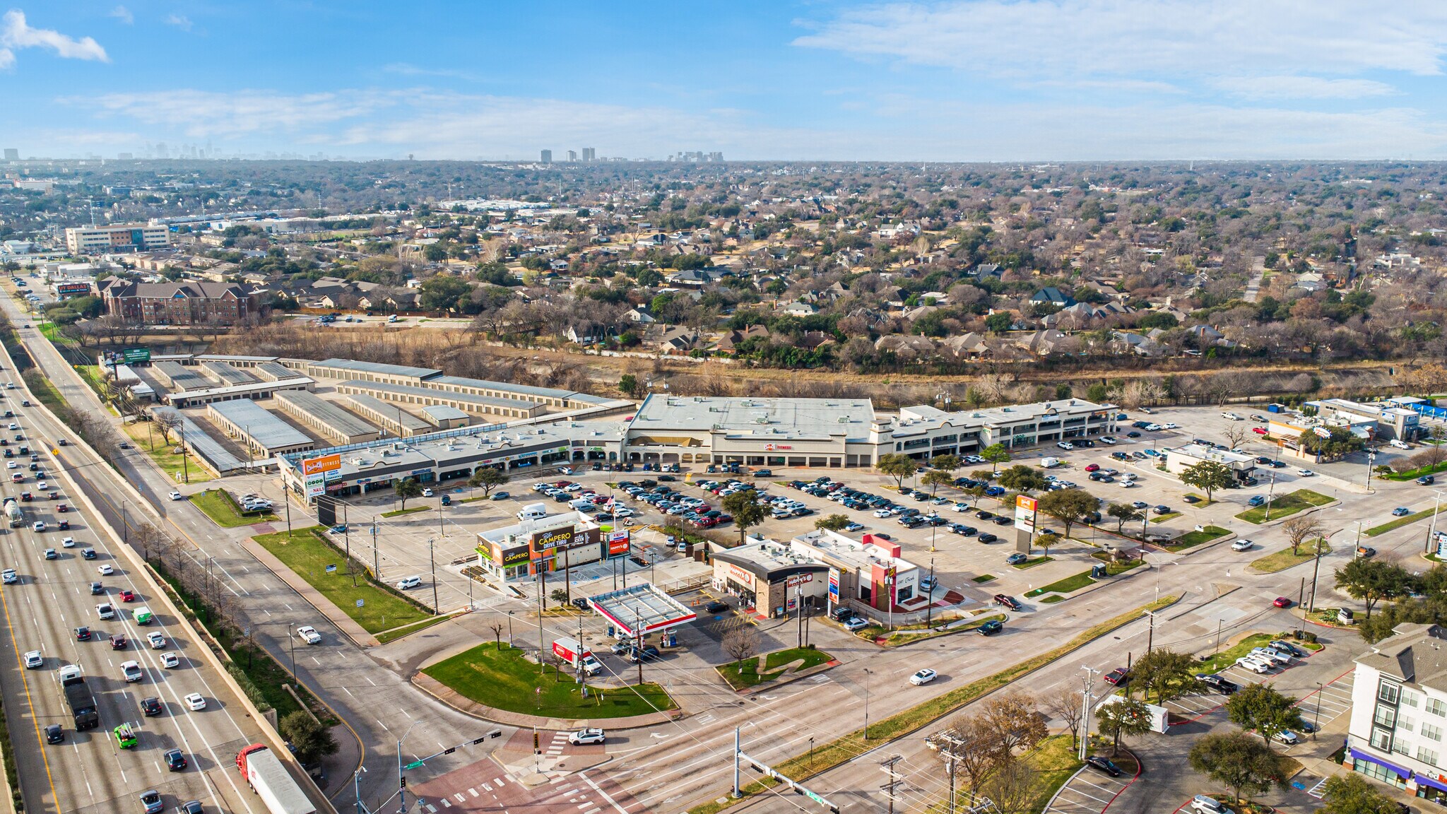 11613-11617 N Central Expy, Dallas, TX à louer Photo principale– Image 1 sur 45