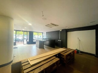 Plus de détails pour Local commercial à louer