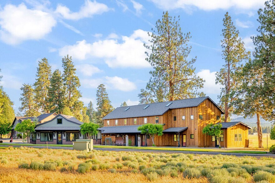 771-781 W Hood Ave, Sisters, OR à louer - Photo de l’immeuble – Image 2 sur 10