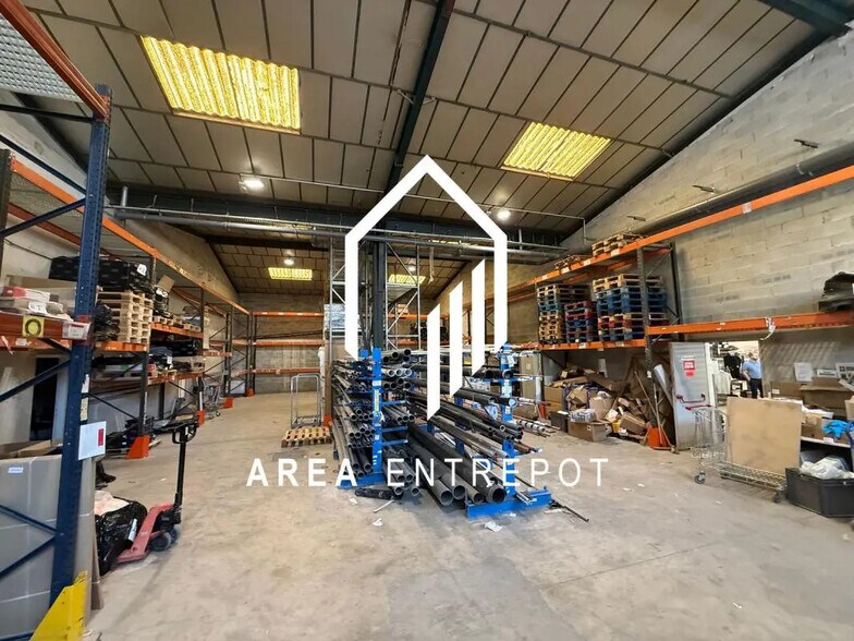 Local d’activités dans Aubagne à louer - Photo intérieure – Image 1 sur 8